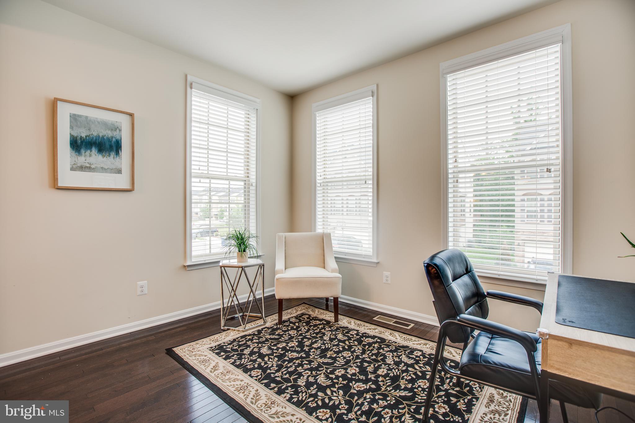 LYNDAM HILL - Residential