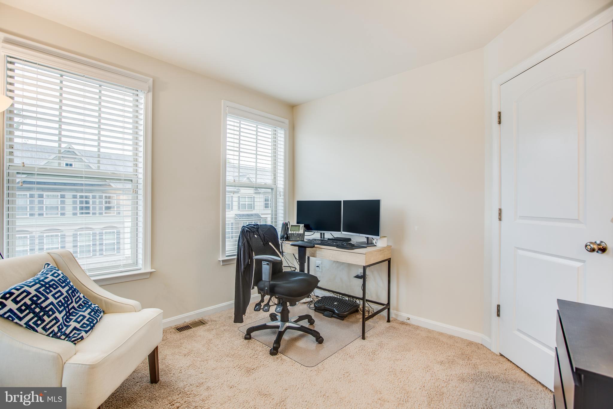 LYNDAM HILL - Residential