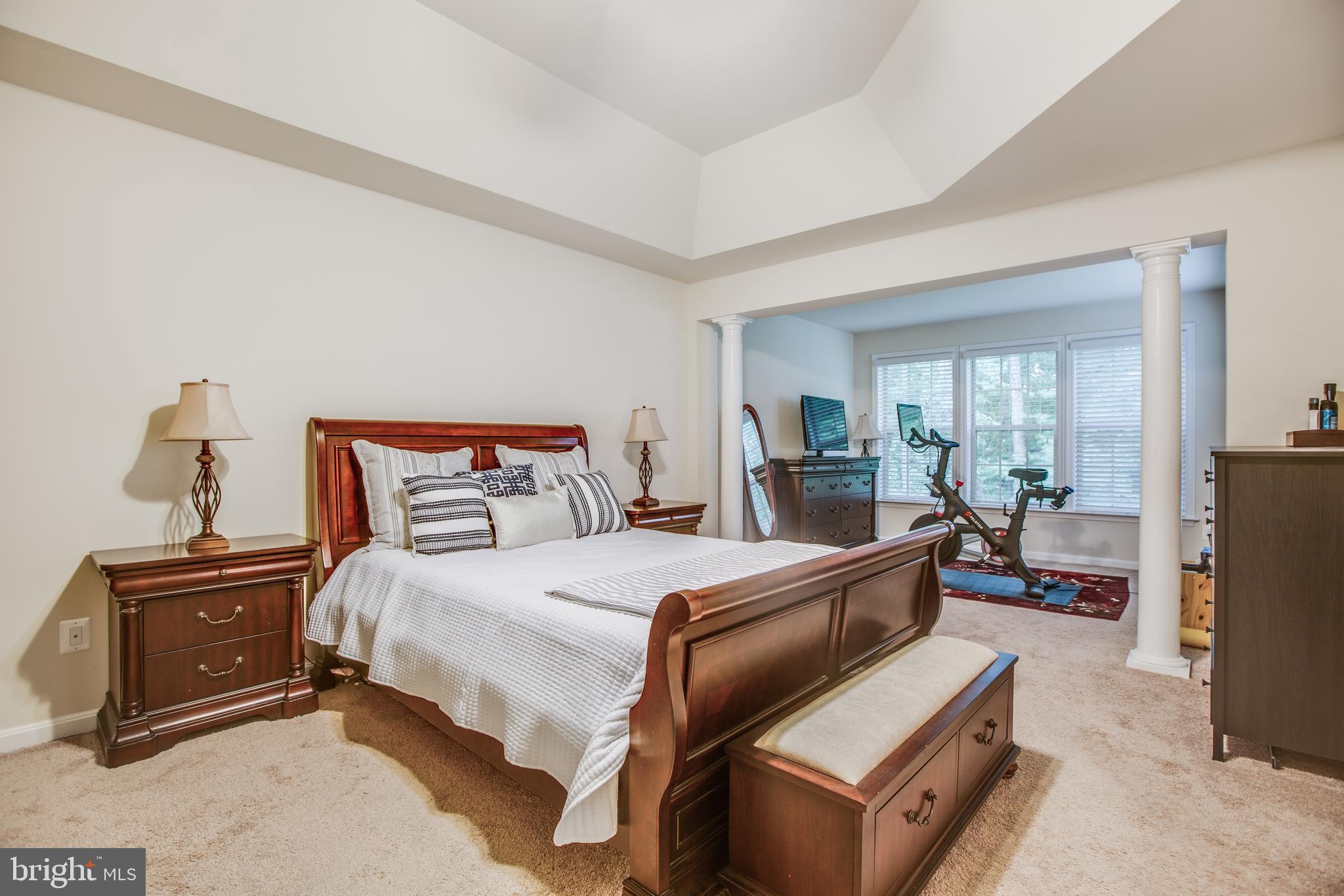 LYNDAM HILL - Residential