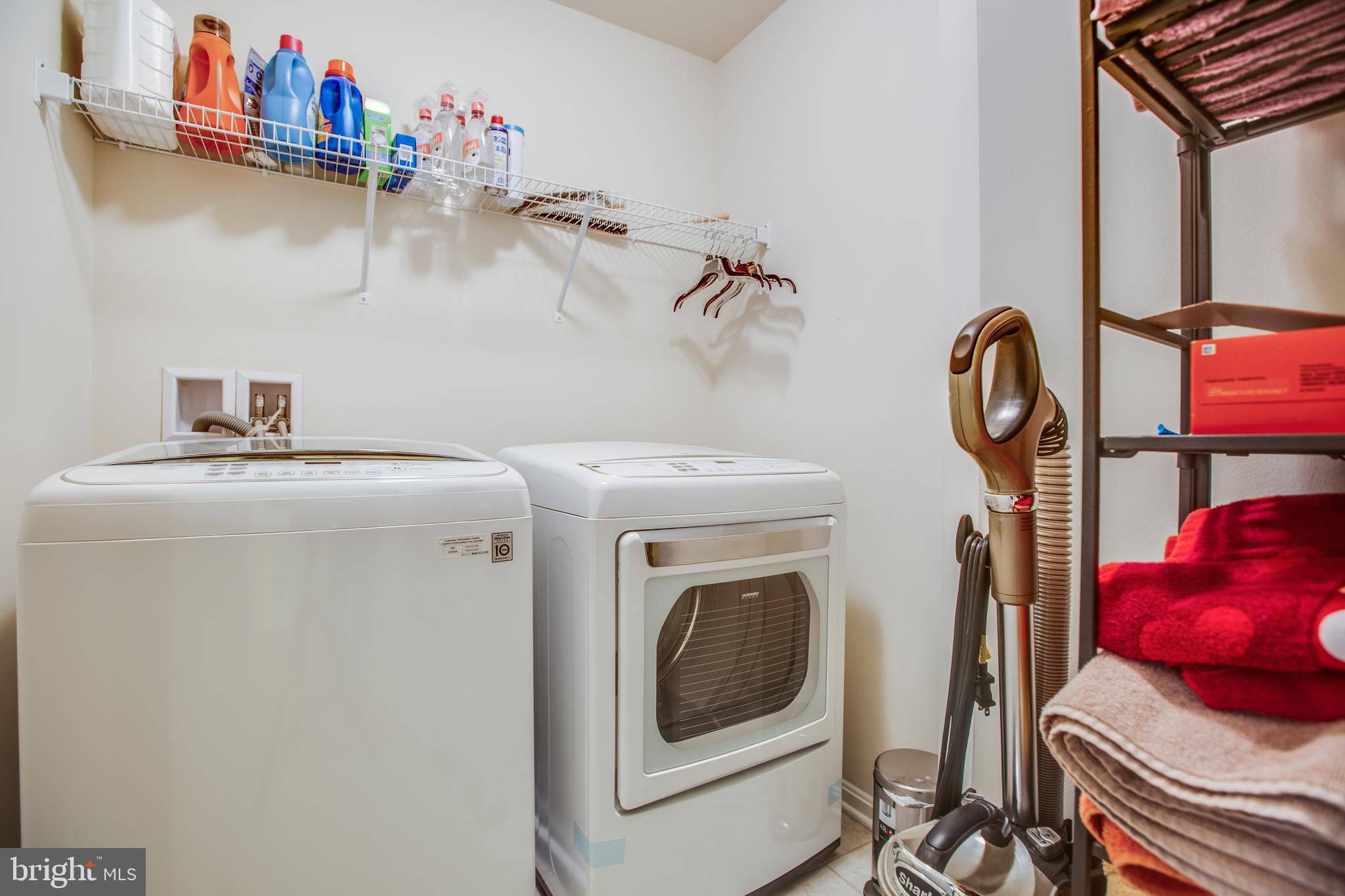 LYNDAM HILL - Residential