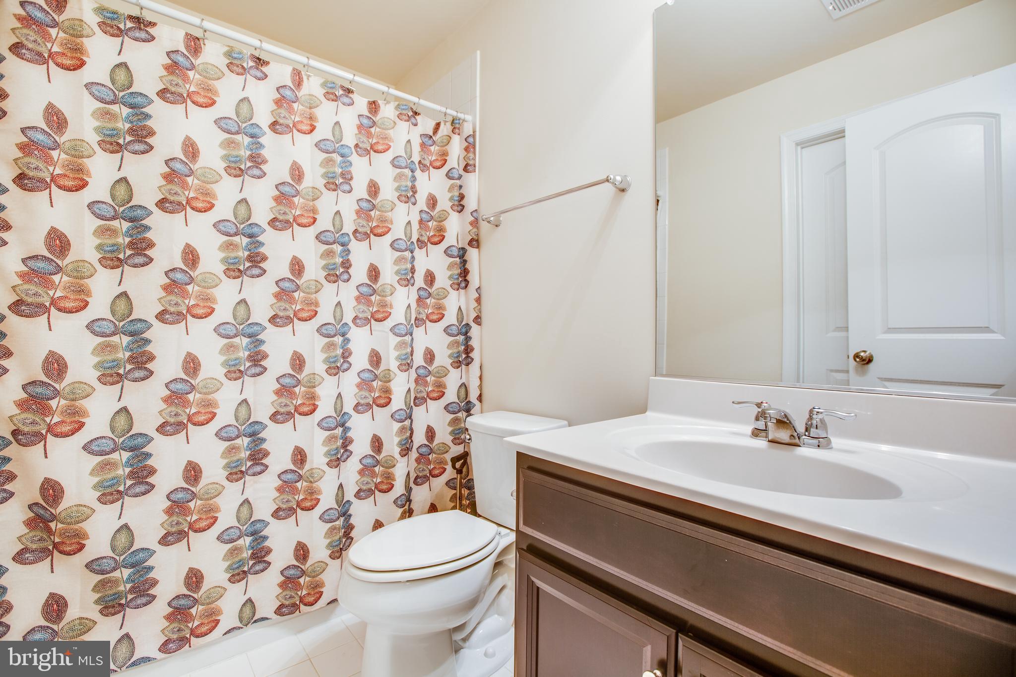 LYNDAM HILL - Residential