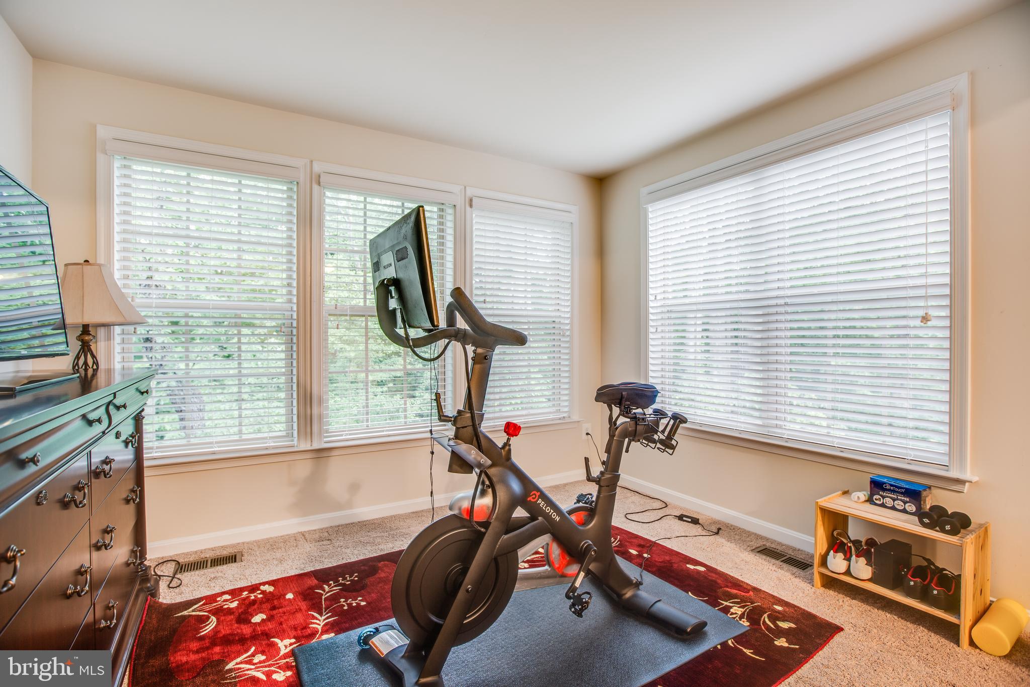 LYNDAM HILL - Residential