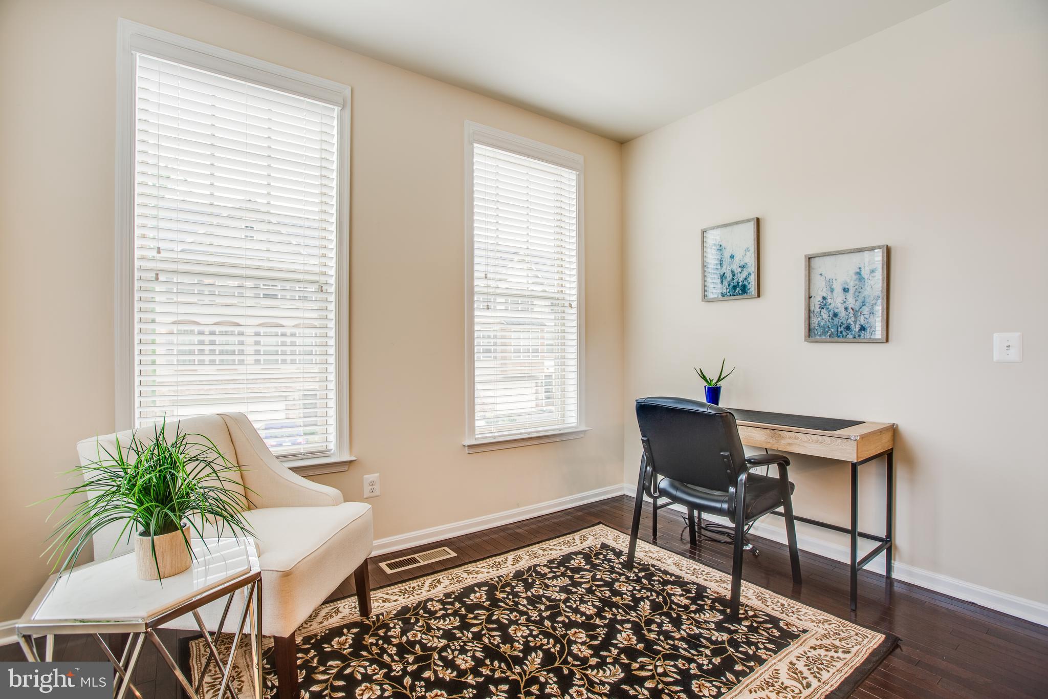 LYNDAM HILL - Residential