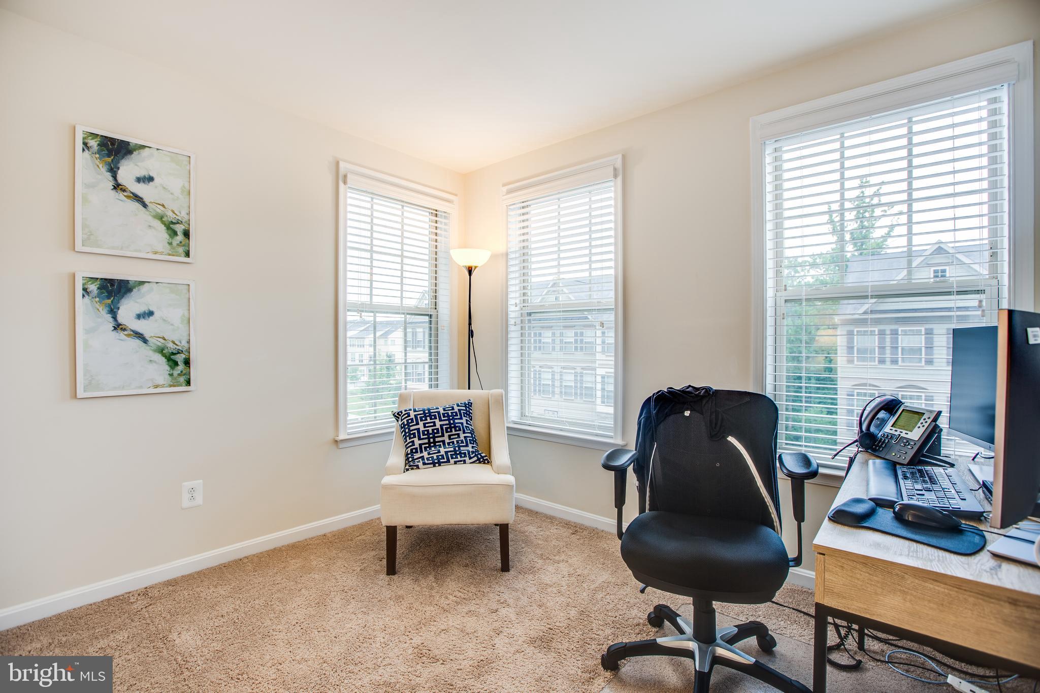 LYNDAM HILL - Residential