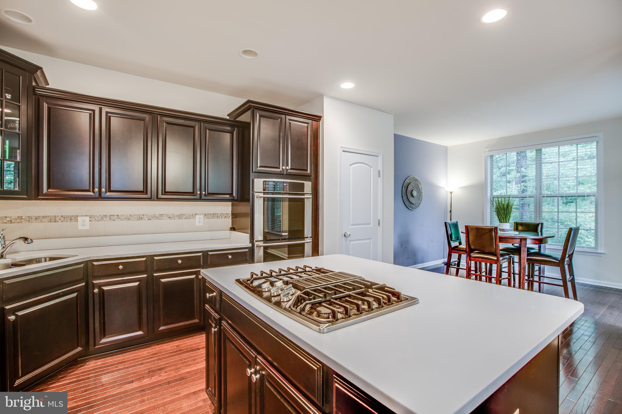 LYNDAM HILL - Residential