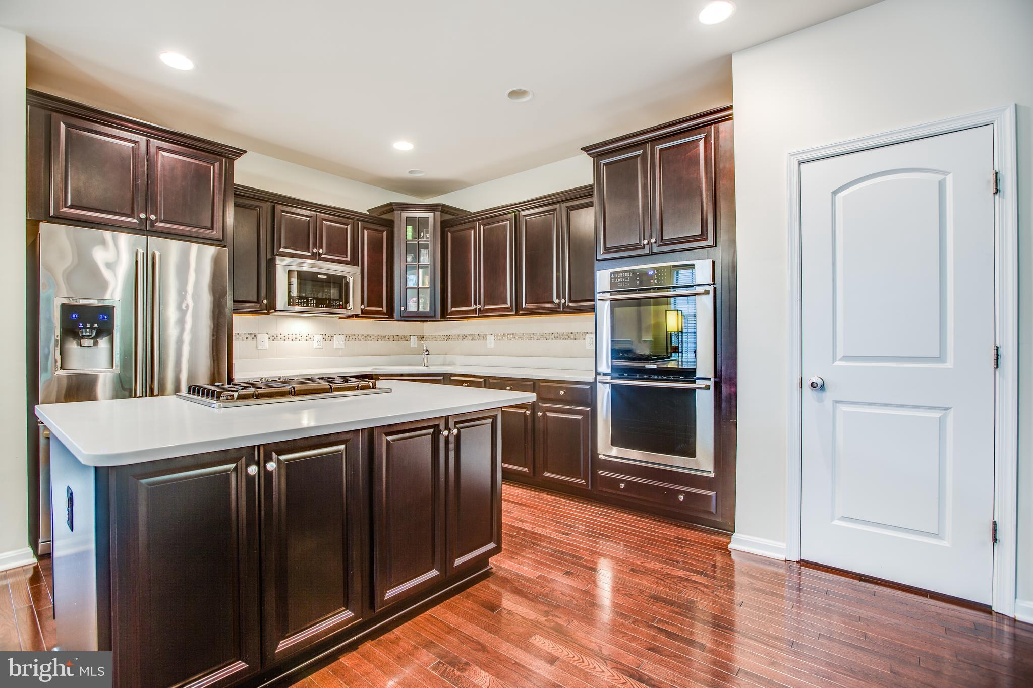 LYNDAM HILL - Residential