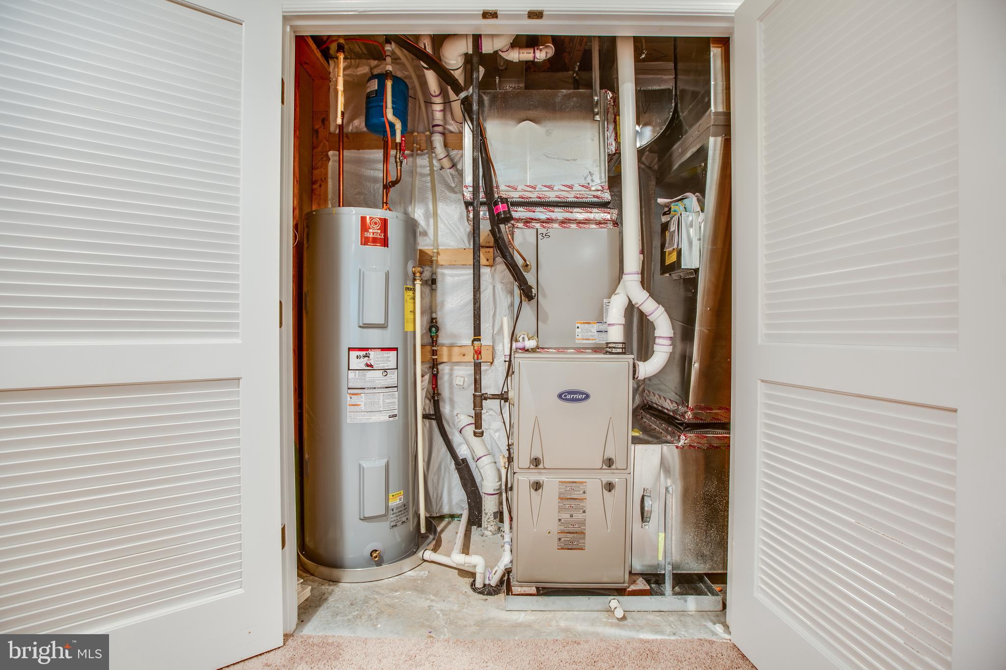 LYNDAM HILL - Residential