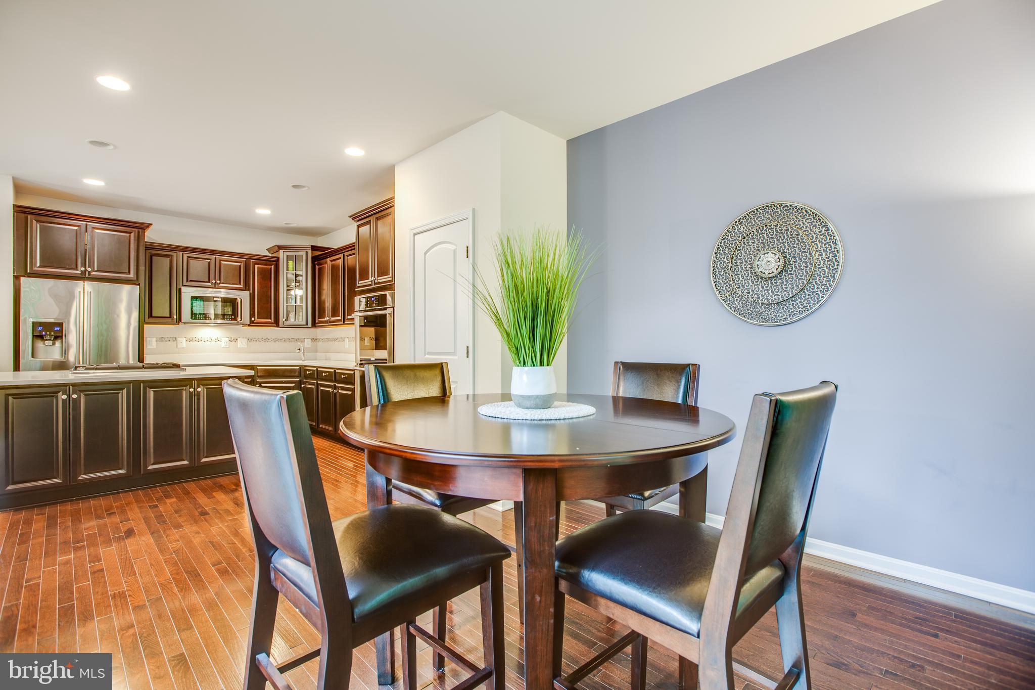 LYNDAM HILL - Residential