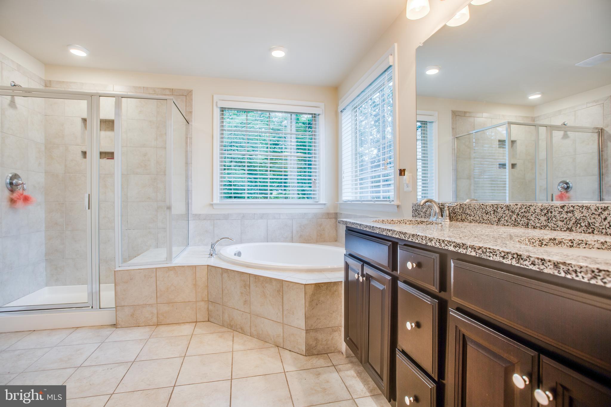 LYNDAM HILL - Residential