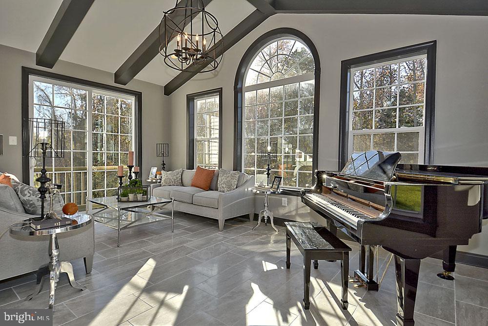 SURRATTS GARDENS - Residential