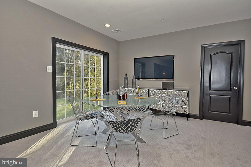 SURRATTS GARDENS - Residential