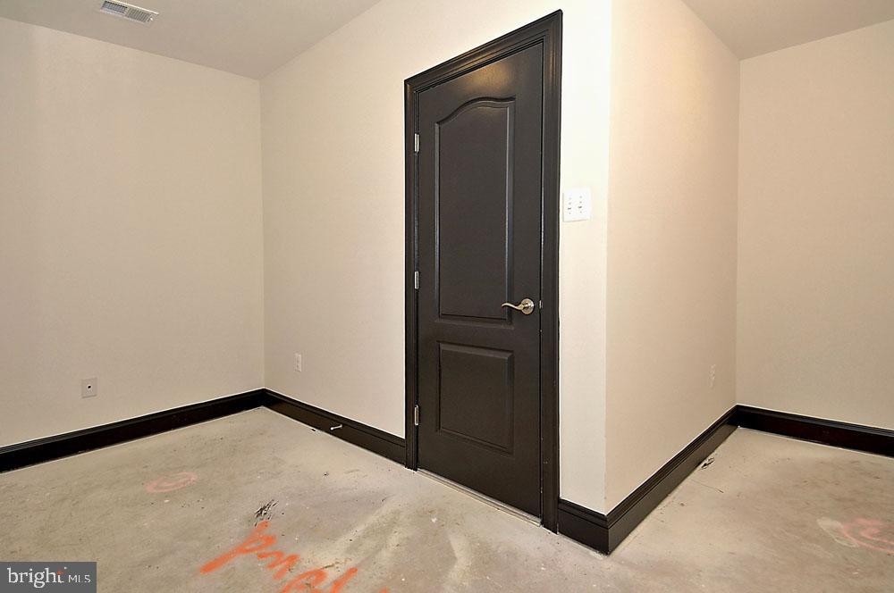 SURRATTS GARDENS - Residential