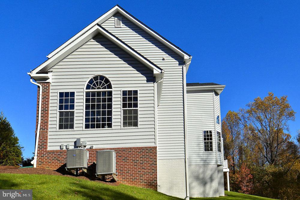 SURRATTS GARDENS - Residential