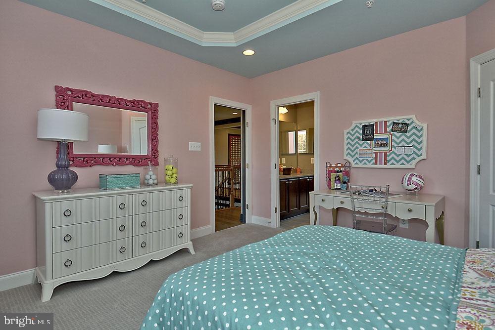 SURRATTS GARDENS - Residential