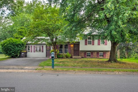 Homes For Sale - 156 Warren Way<br/> LANCASTER, PA 17601