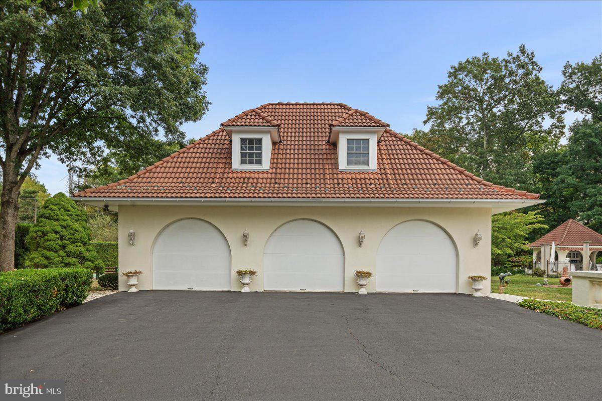 TOWER HILL - Residential