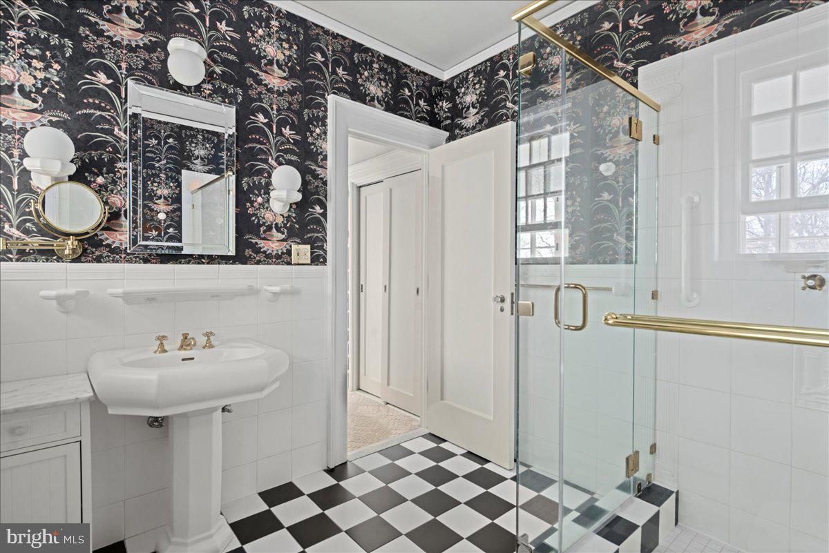 TOWER HILL - Residential