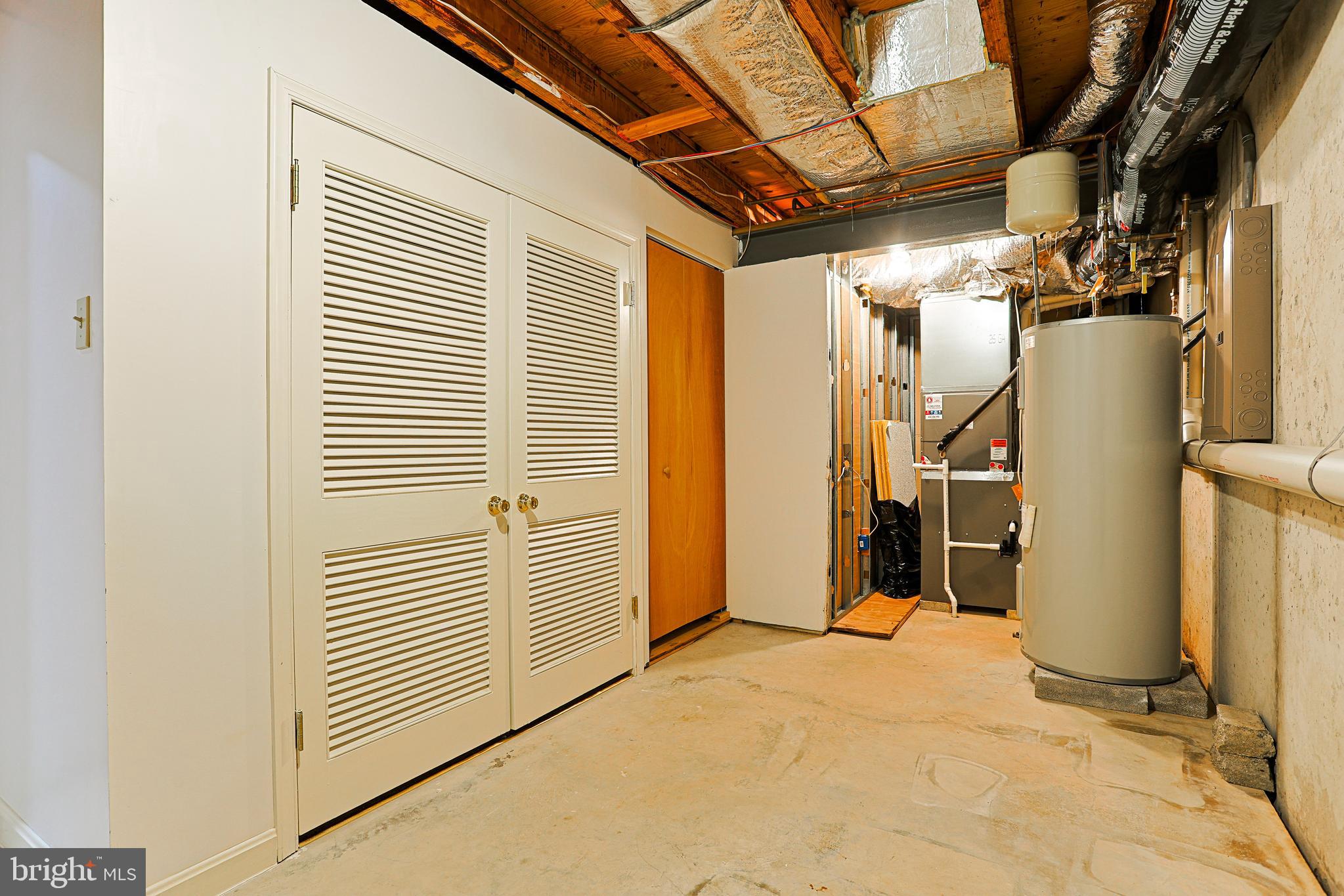 HUNTERS WOODS - Residential