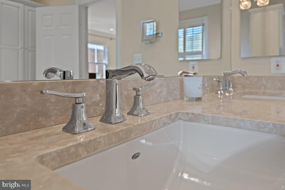 OLD TOWN - Residential Lease