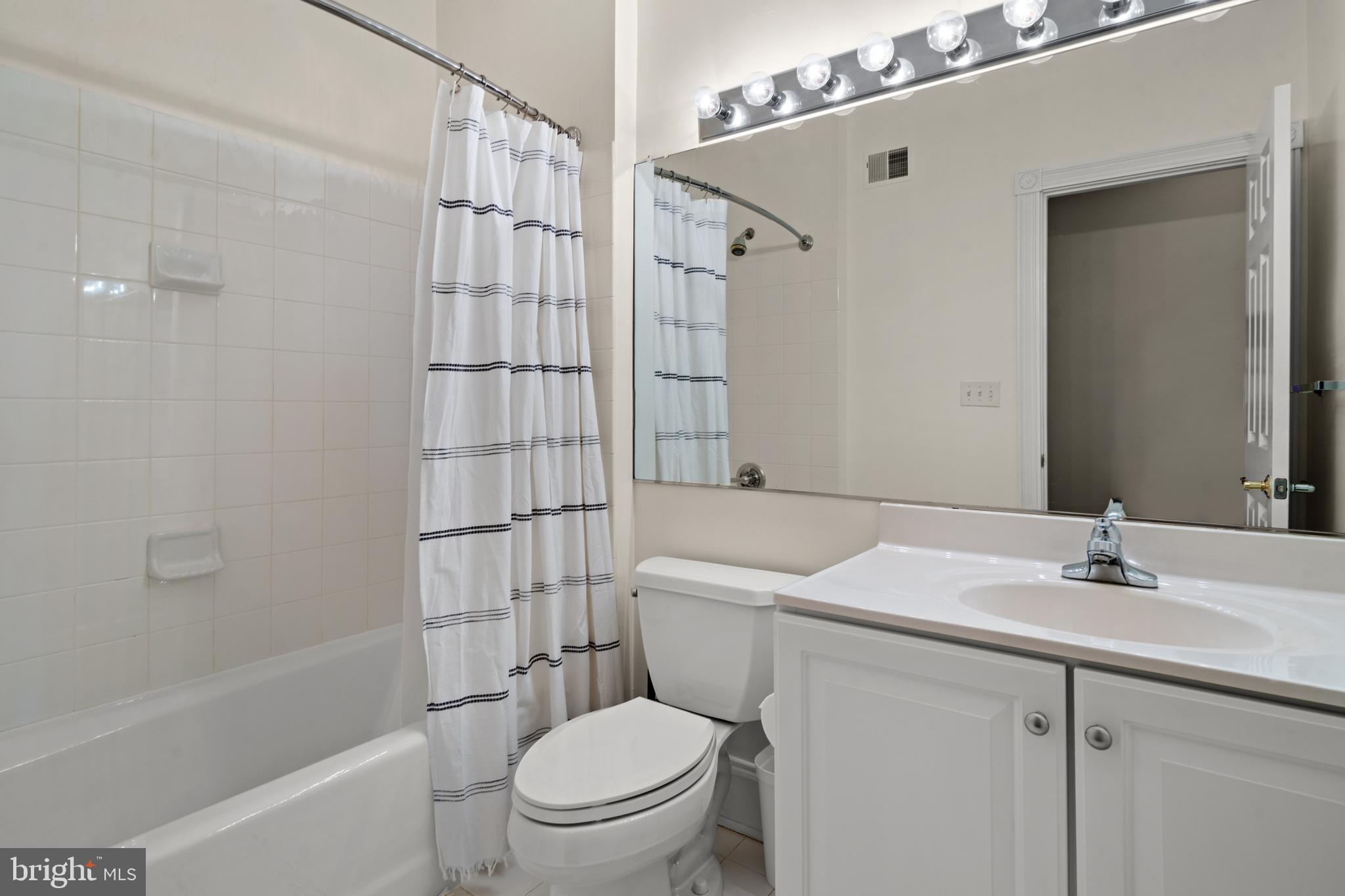 OLD TOWN - Residential Lease