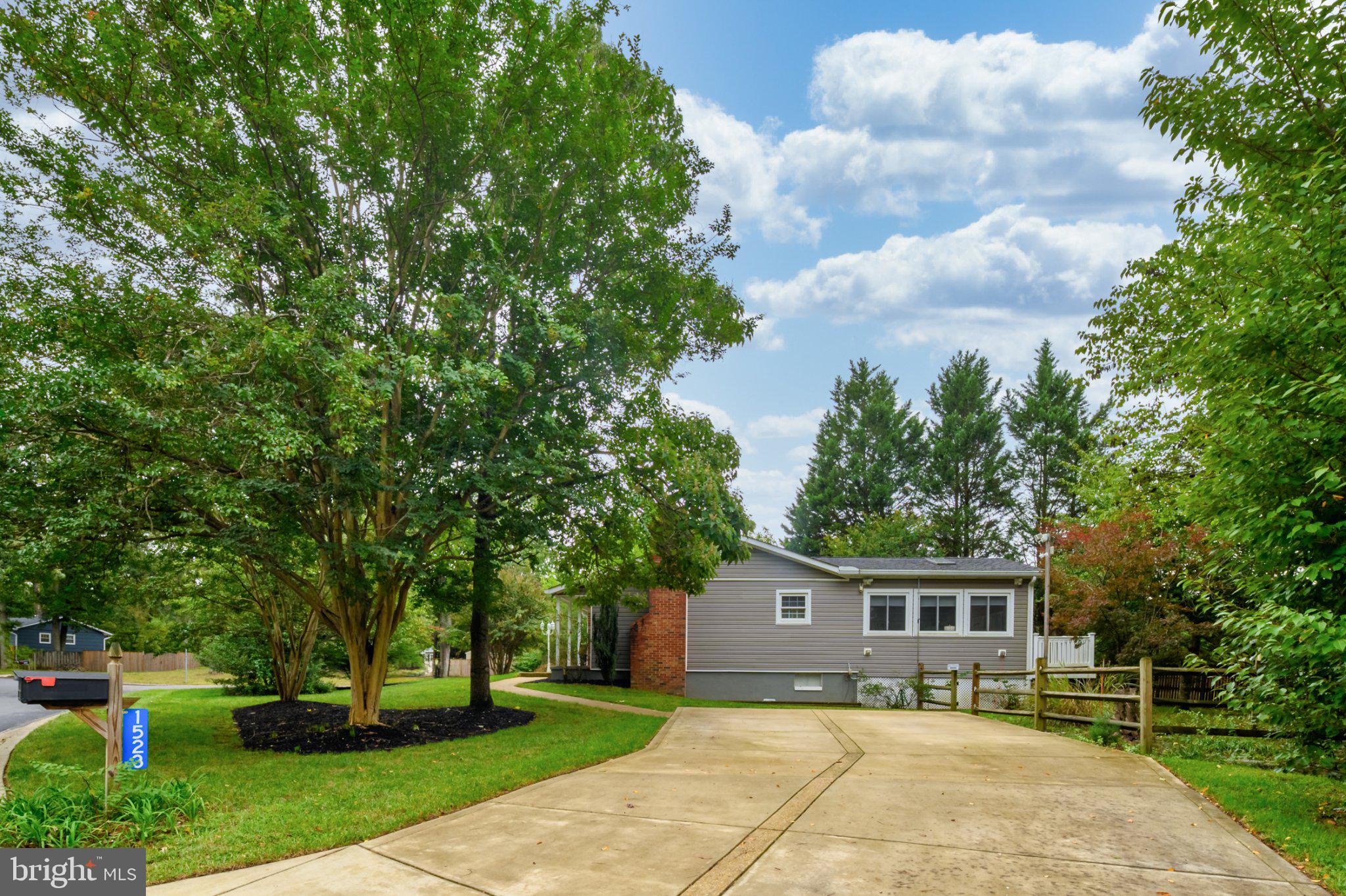 1523 MANOR VIEW ROAD