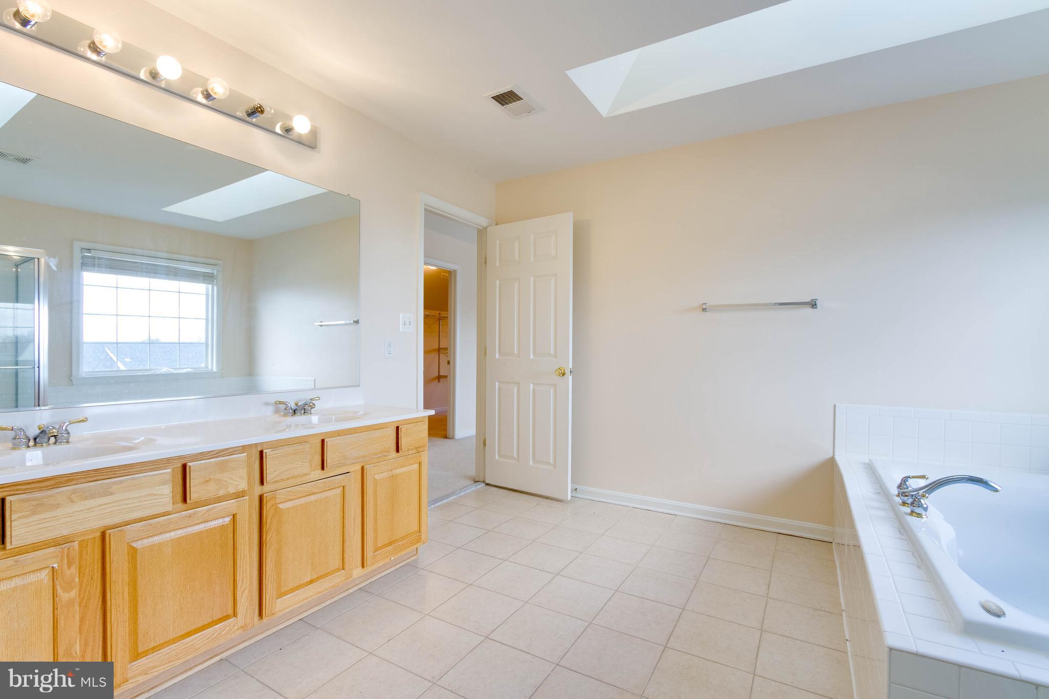 HAMPTON OAKS - Residential