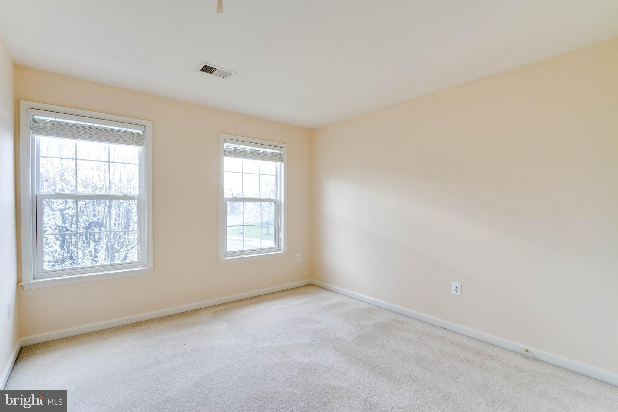 HAMPTON OAKS - Residential