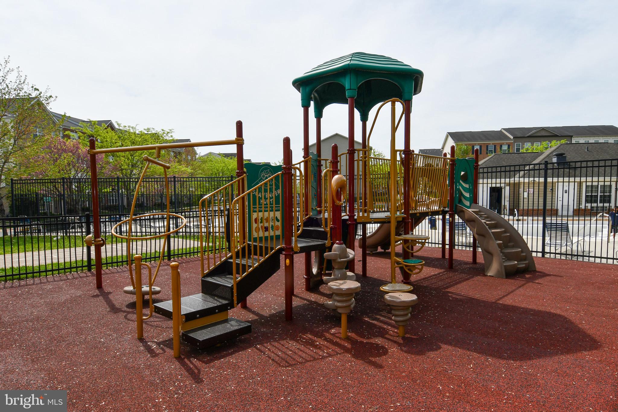 MARKET CENTER CONDOMINIUM - Residential