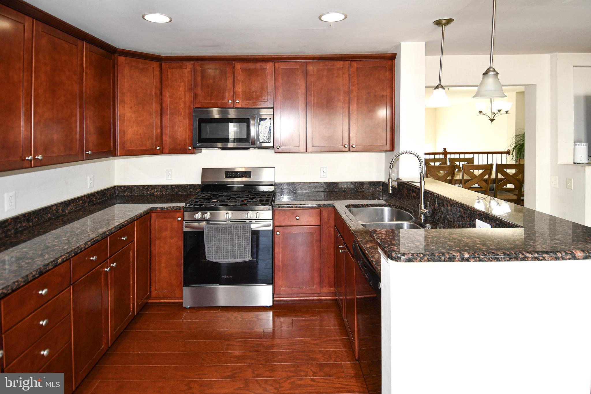 MARKET CENTER CONDOMINIUM - Residential