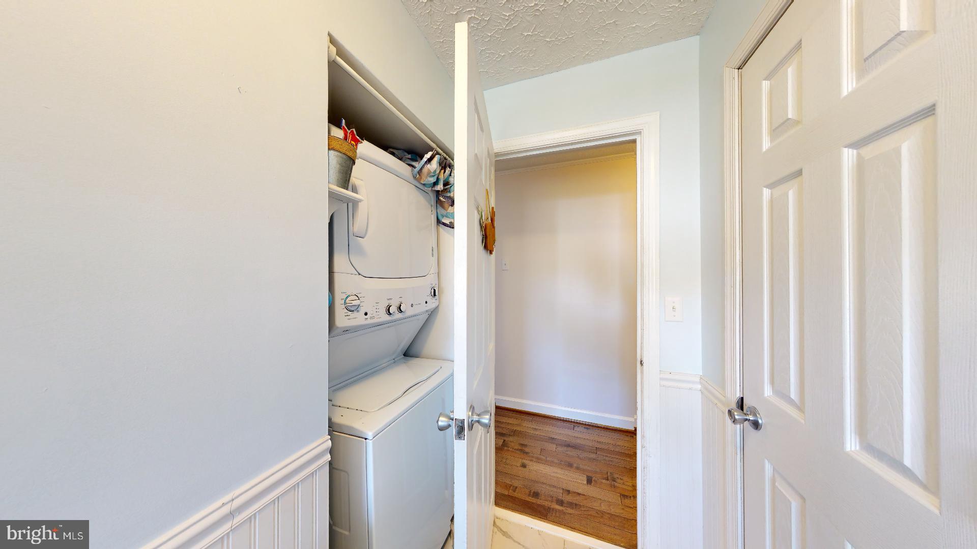 HOLLYWOOD SHORES - Residential