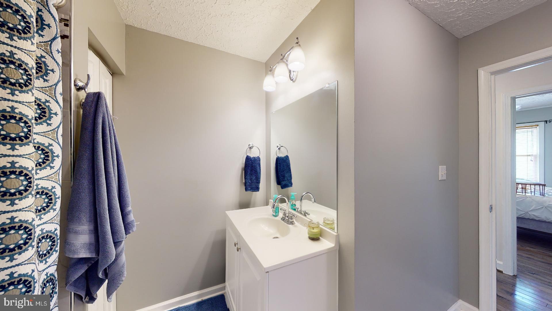 HOLLYWOOD SHORES - Residential