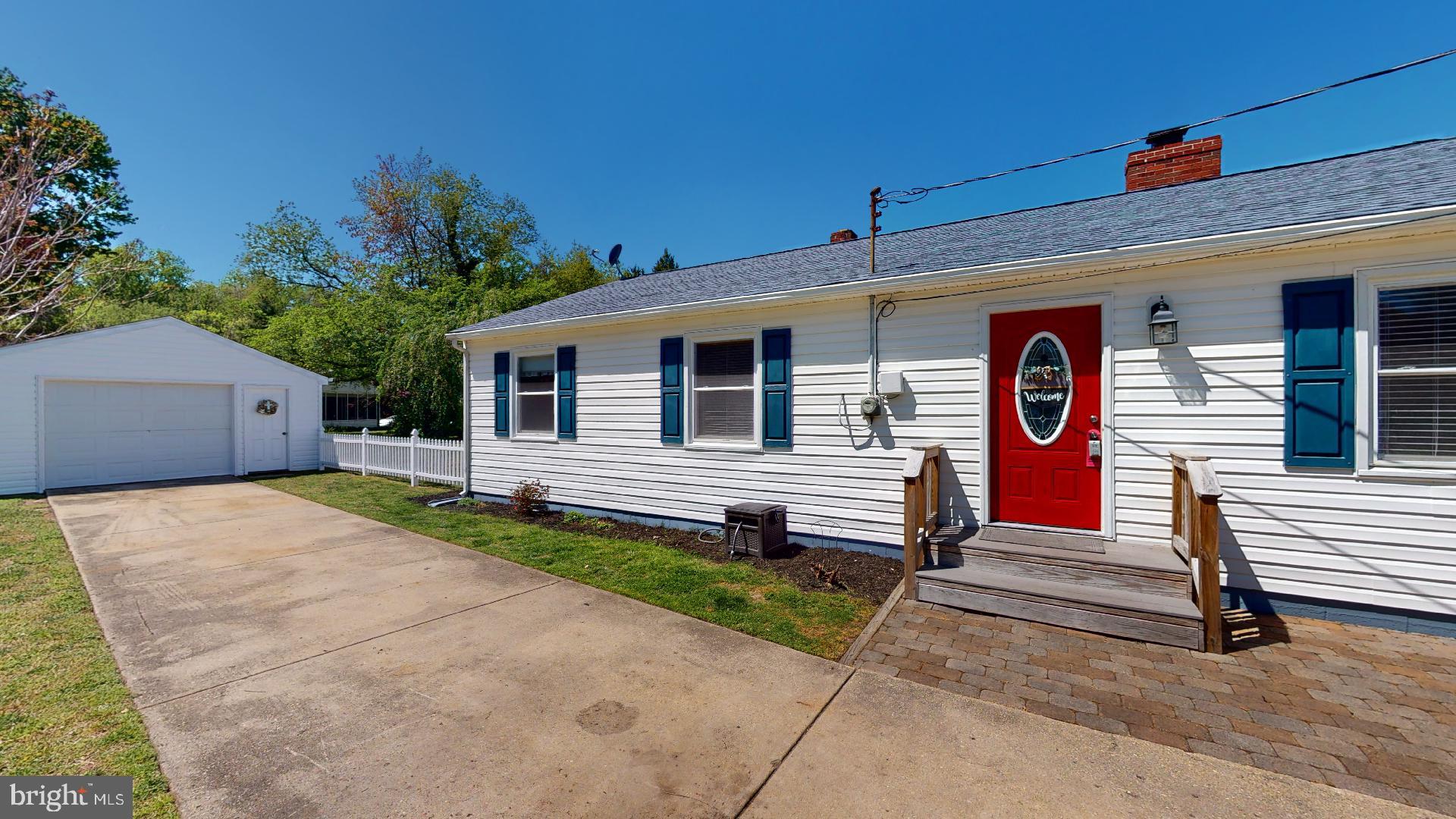 HOLLYWOOD SHORES - Residential