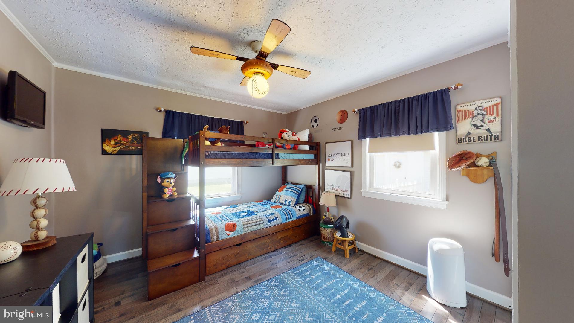 HOLLYWOOD SHORES - Residential