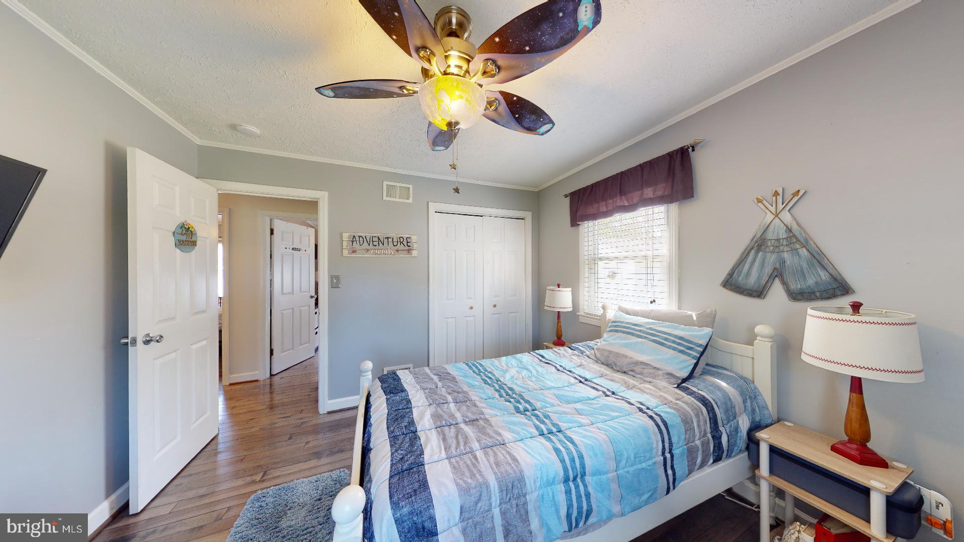 HOLLYWOOD SHORES - Residential