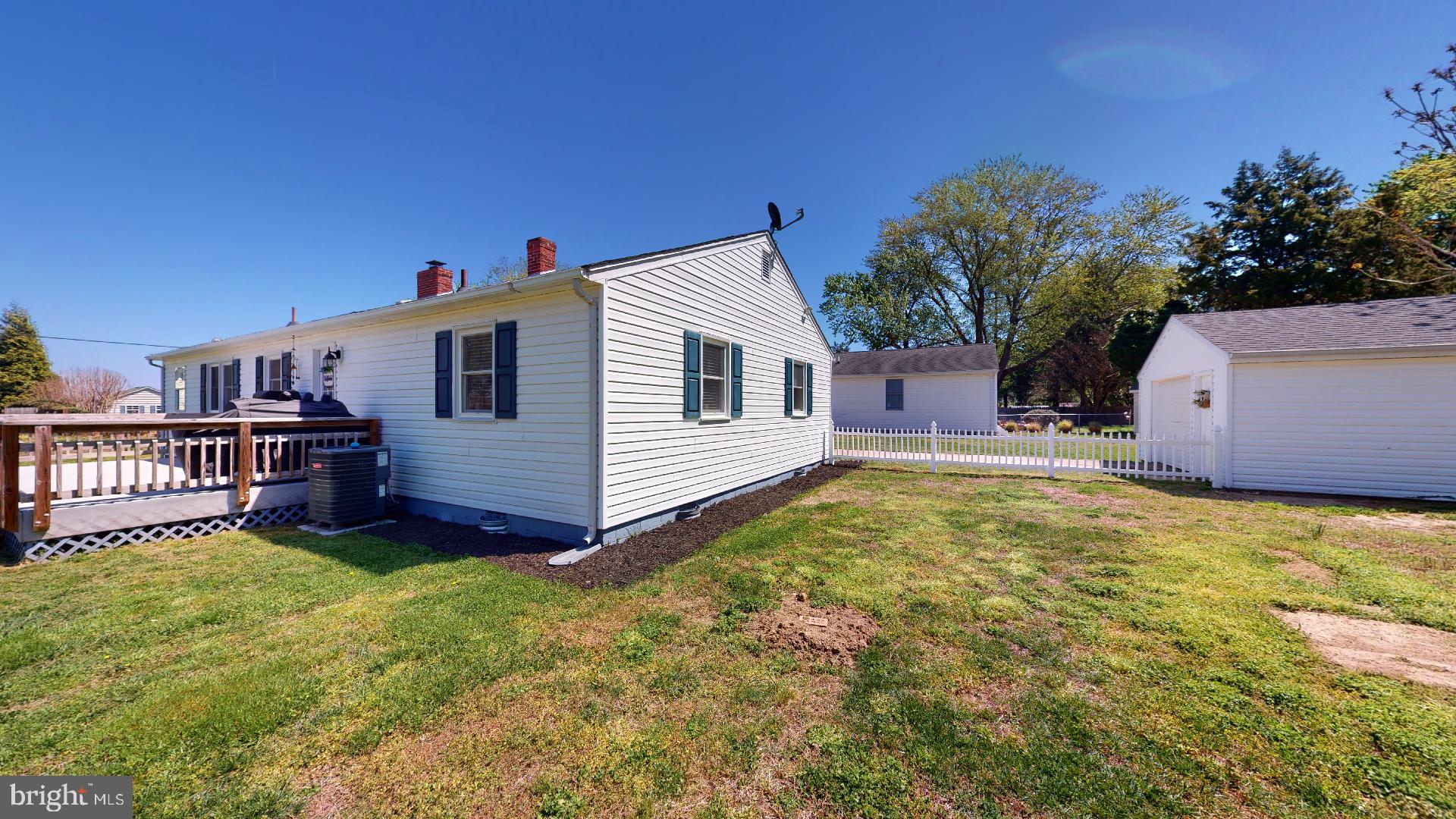 HOLLYWOOD SHORES - Residential