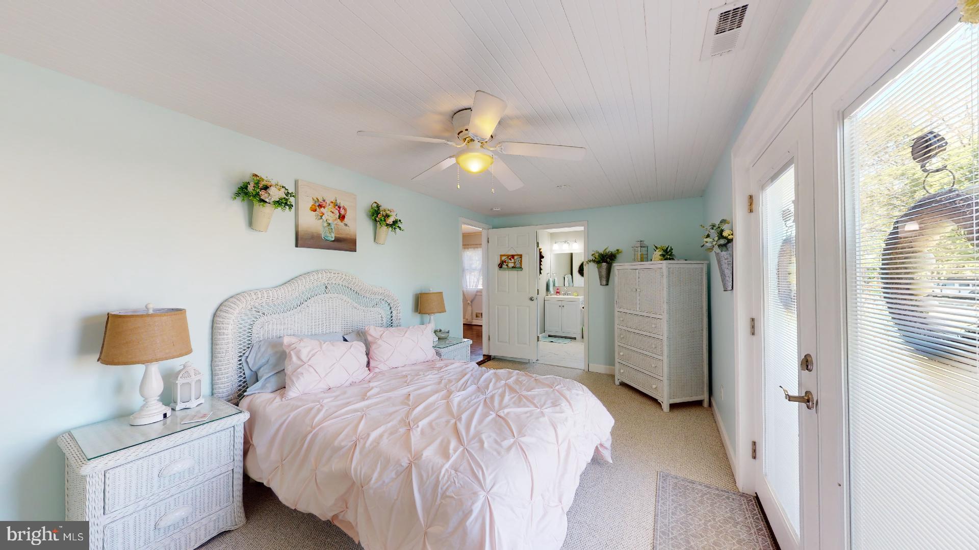 HOLLYWOOD SHORES - Residential