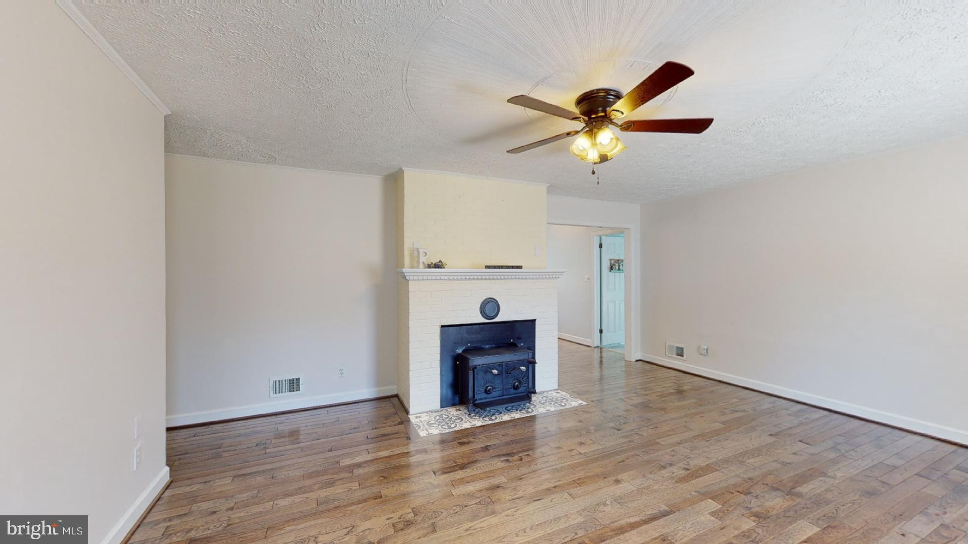 HOLLYWOOD SHORES - Residential