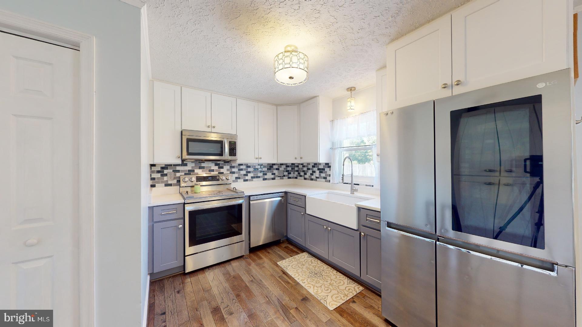 HOLLYWOOD SHORES - Residential