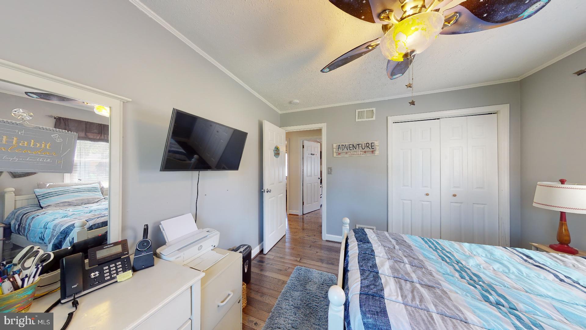 HOLLYWOOD SHORES - Residential