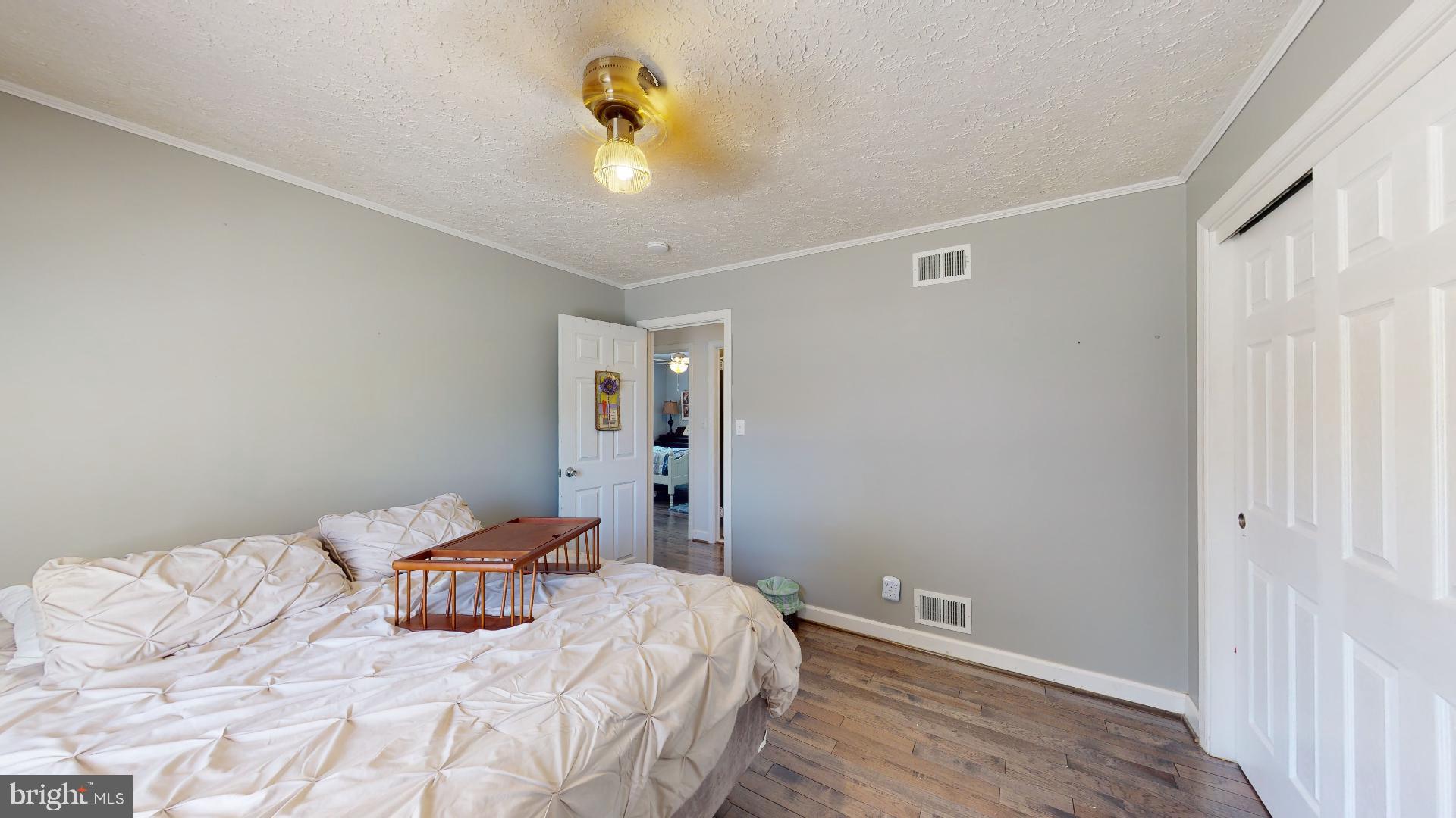 HOLLYWOOD SHORES - Residential