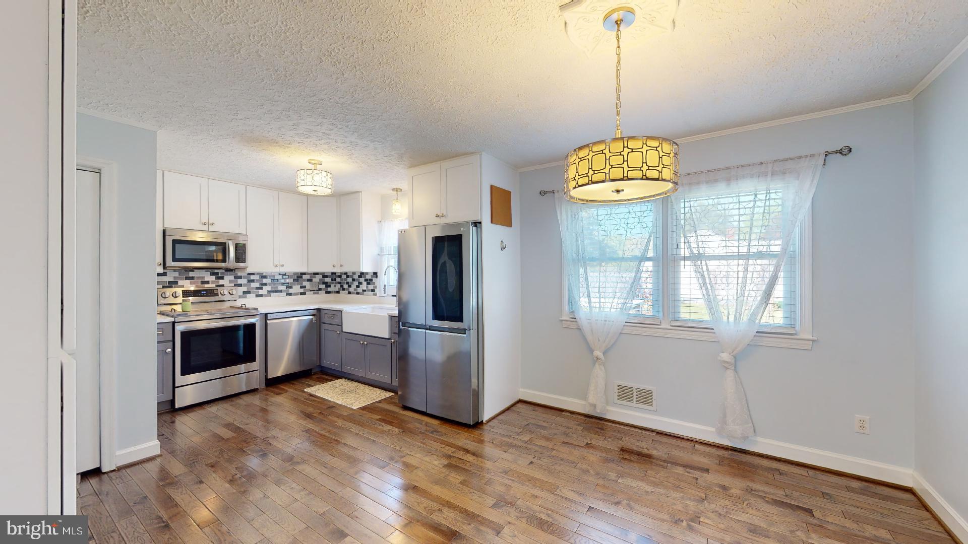 HOLLYWOOD SHORES - Residential