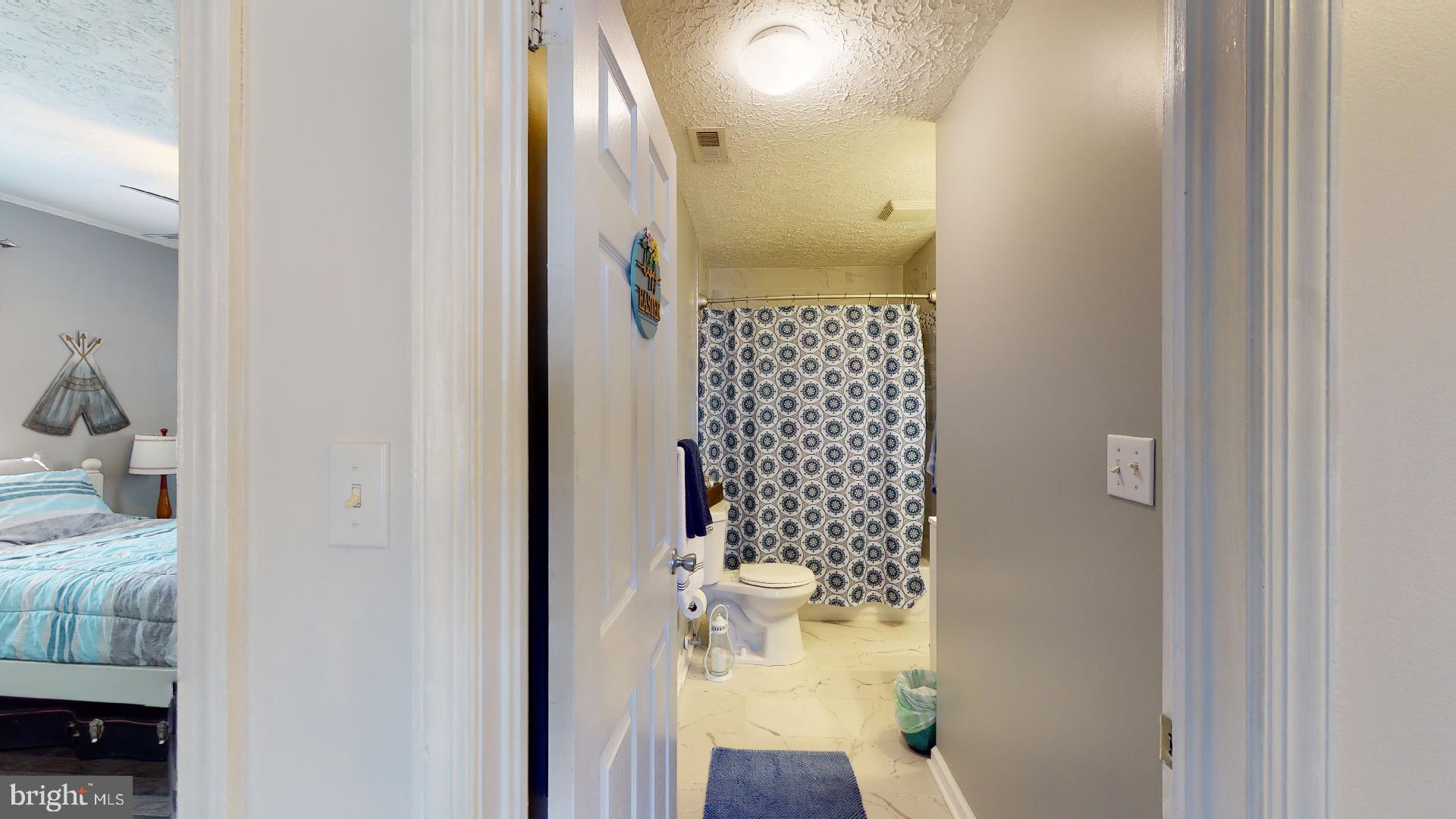 HOLLYWOOD SHORES - Residential