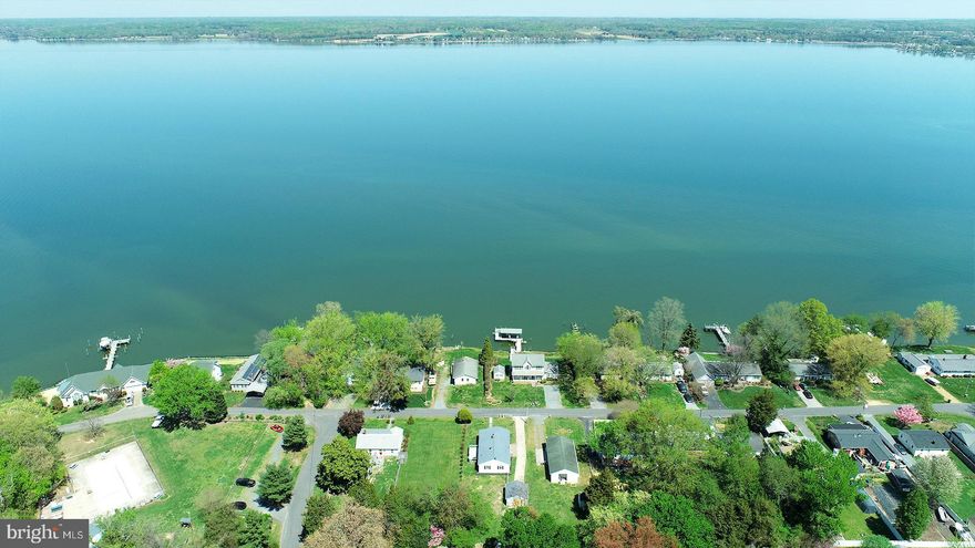 Looking for a spacious home with plenty of options? This 4-bedroom (or 3-bedroom + office) home is perfect for you! With an open-concept family room and large kitchen, you'll have plenty of space to entertain guests. And when you want to enjoy the great outdoors, the side patio and back deck provide the perfect spots to relax and soak up some sun. The detached garage offers space for storage or a workshop. The pass thru door gives you the ability to pull your boat straight thru. This community offers a pool, playground, private boat ramp, and small beach access. Don't miss out on this amazing home - contact us today to schedule a viewing!
(Public Records Square footage is incorrect.)