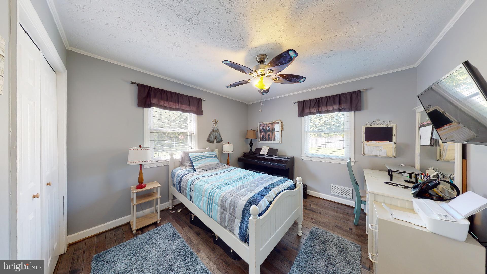 HOLLYWOOD SHORES - Residential