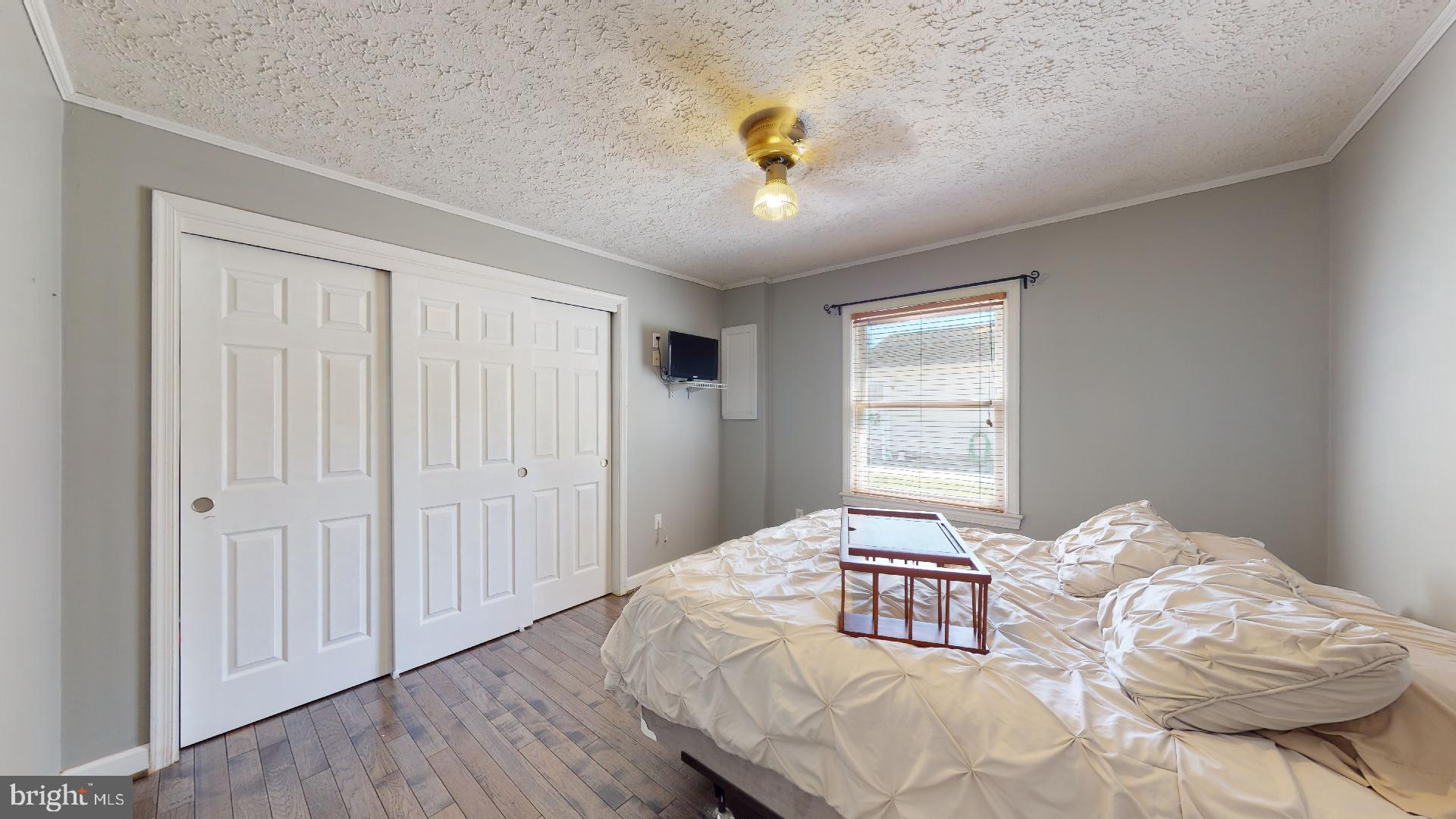 HOLLYWOOD SHORES - Residential