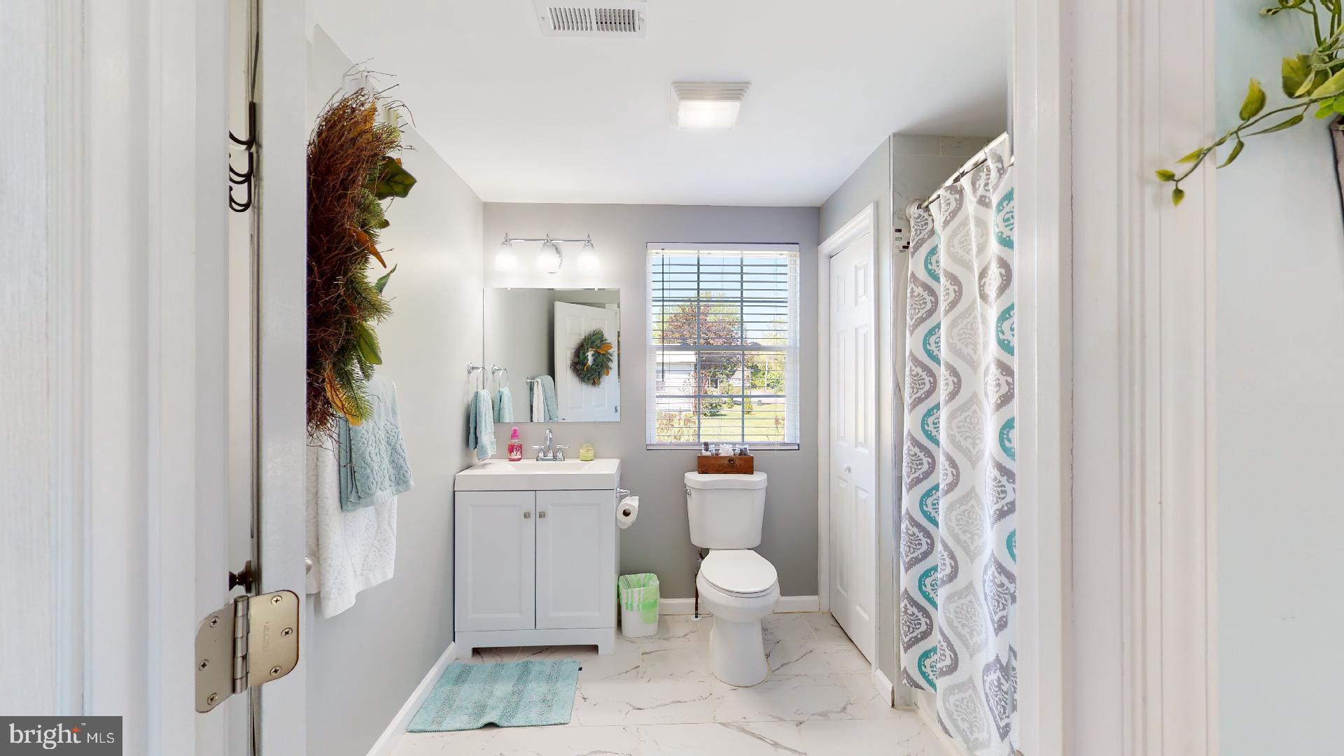 HOLLYWOOD SHORES - Residential