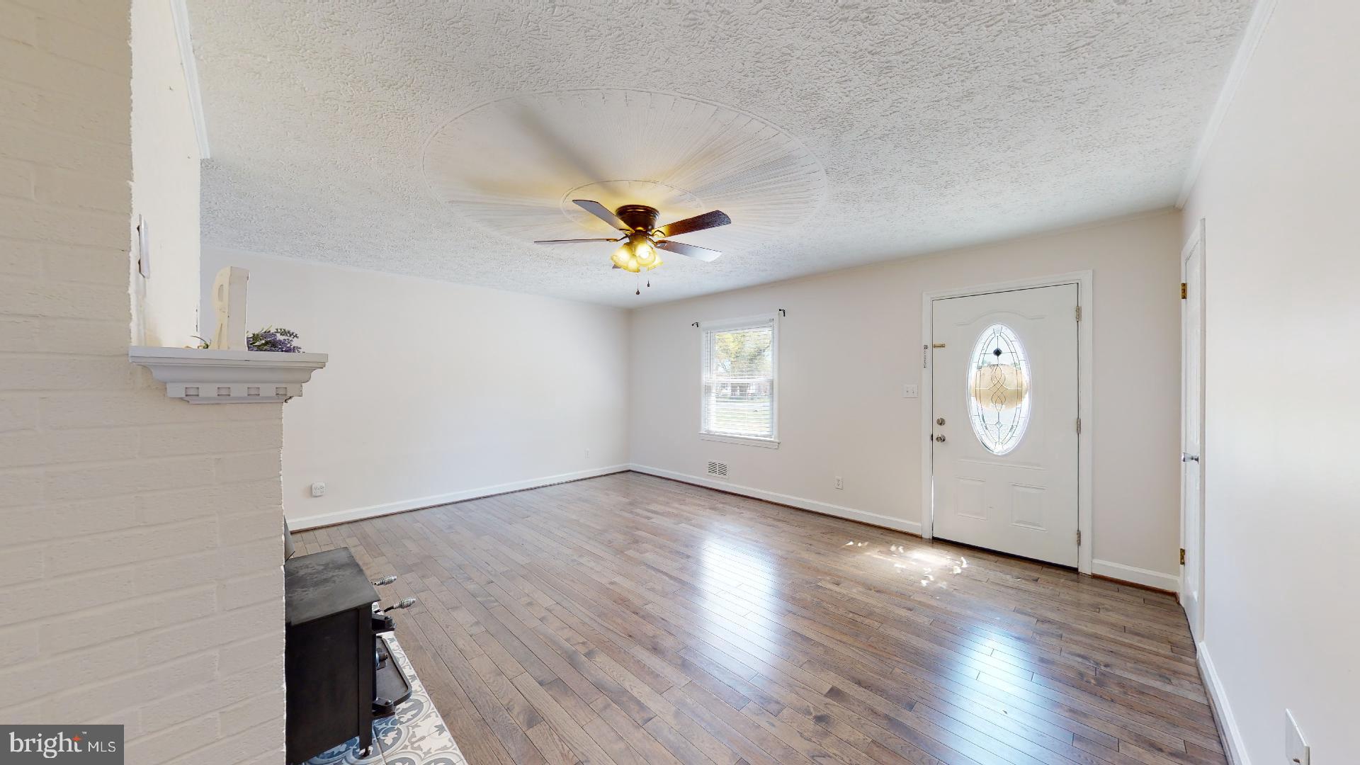 HOLLYWOOD SHORES - Residential