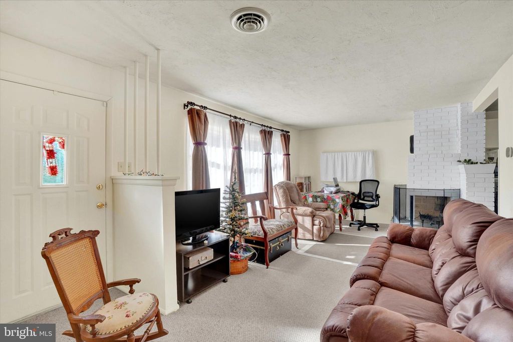 Photo of 827 Fireside Road, YORK, PA 17404 (MLS # PAYK2095564)