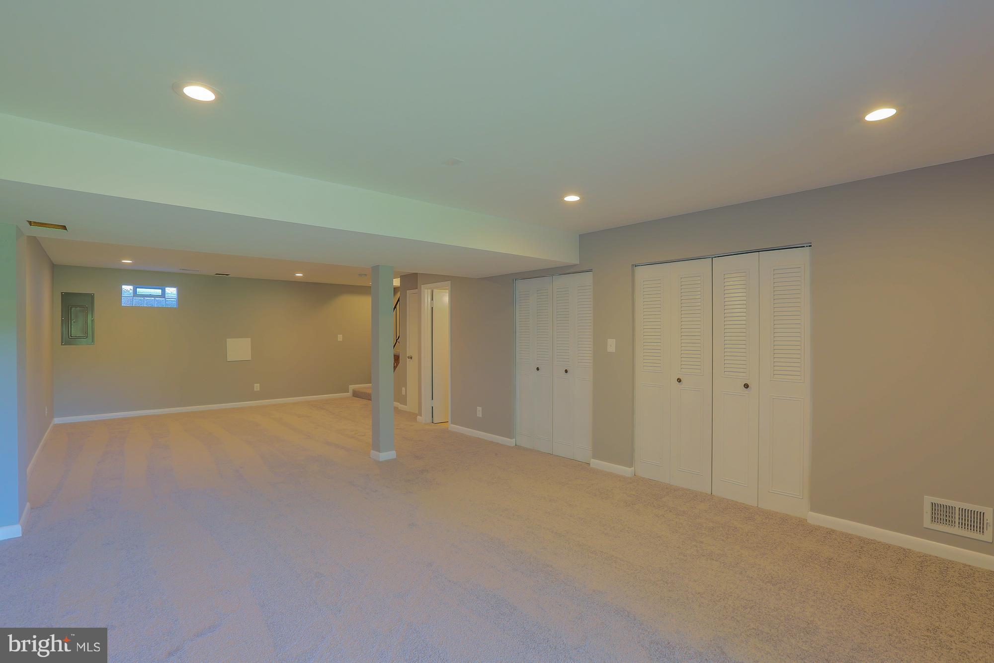 DOUBLE ROCK TOWNHOUSES - Residential