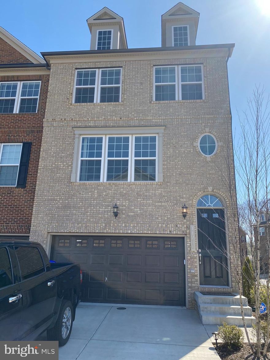 Brand new 2019 town home, comes with builders warranty. End unit with a Balconi deck.  A spacious Gourmet  kitchen that comes with stainless steel appliances, gas cooktop, and a double oven. with a big island,  This 3 story house is complete with 3 bedrooms and 2.5 bathrooms. Located in Charles county Maryland in a family oriented community. There are various grocery stores and convenience stores near by. Master bedroom with a custom made closet.